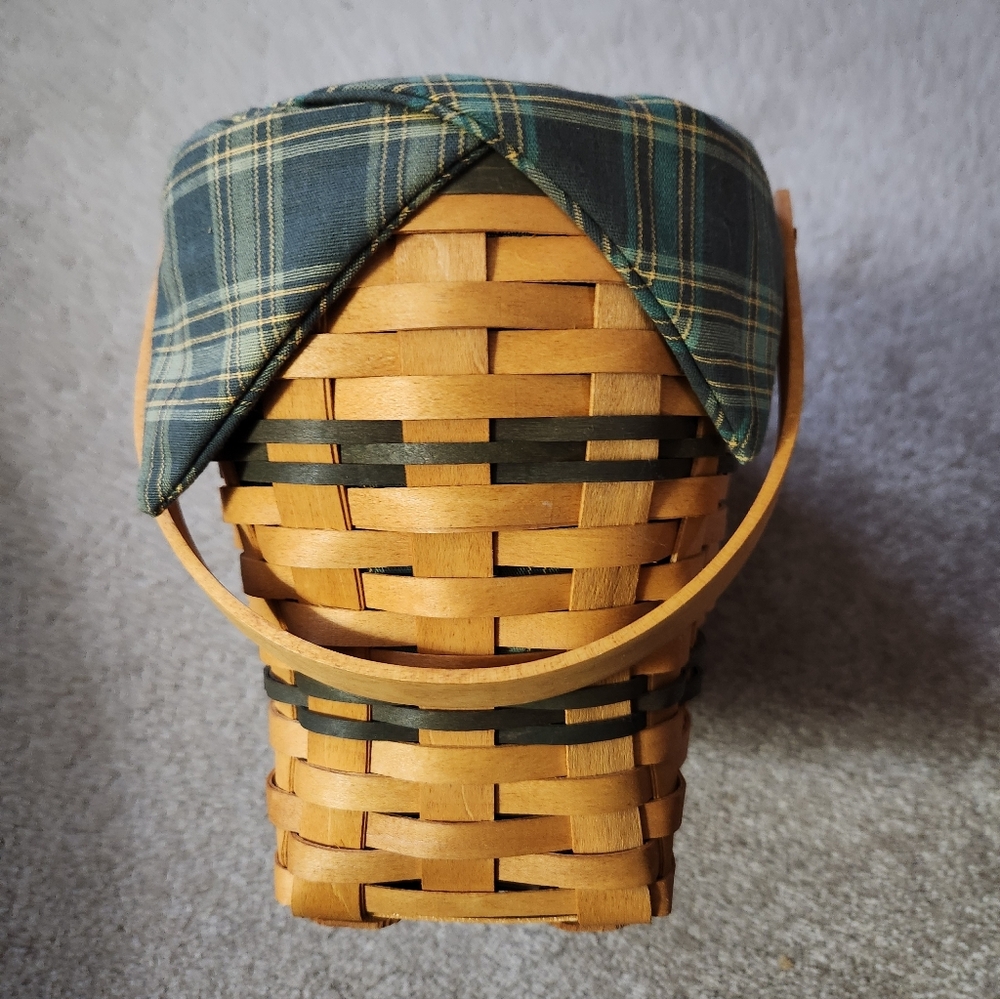 Longaberger Traditions Fellowship Basket with Green Plaid Lining And Protector - Picture 4 of 8